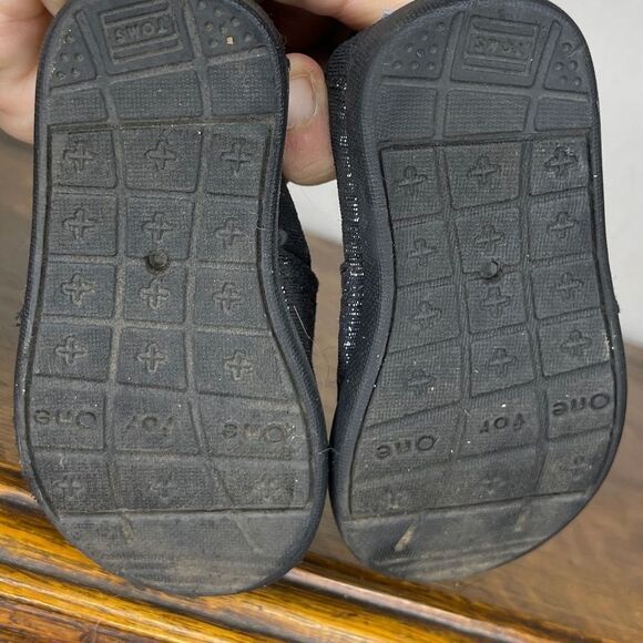 Tom's Metallic Black Flats‎ - Picture 3 of 8